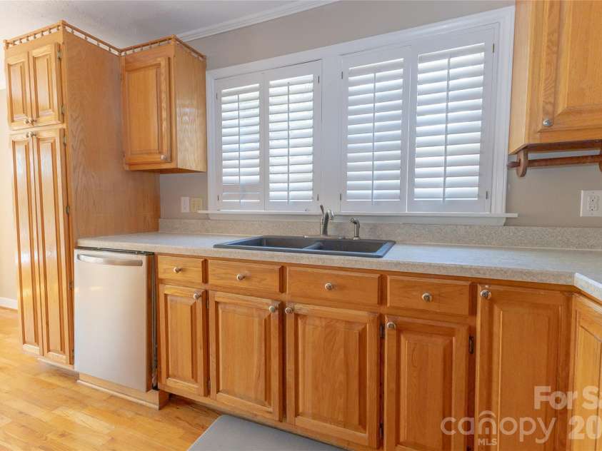 118 Amity Circle, Belmont, NC 28012.  MLS# CAR4388591, YatesRealty ID 28546. 