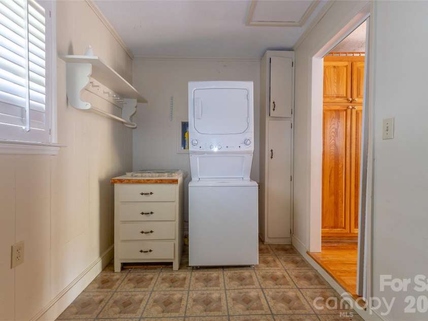 118 Amity Circle, Belmont, NC 28012.  MLS# CAR4388591, YatesRealty ID 28546. 