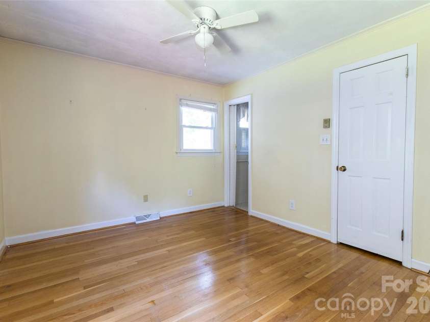 118 Amity Circle, Belmont, NC 28012.  MLS# CAR4388591, YatesRealty ID 28546. 