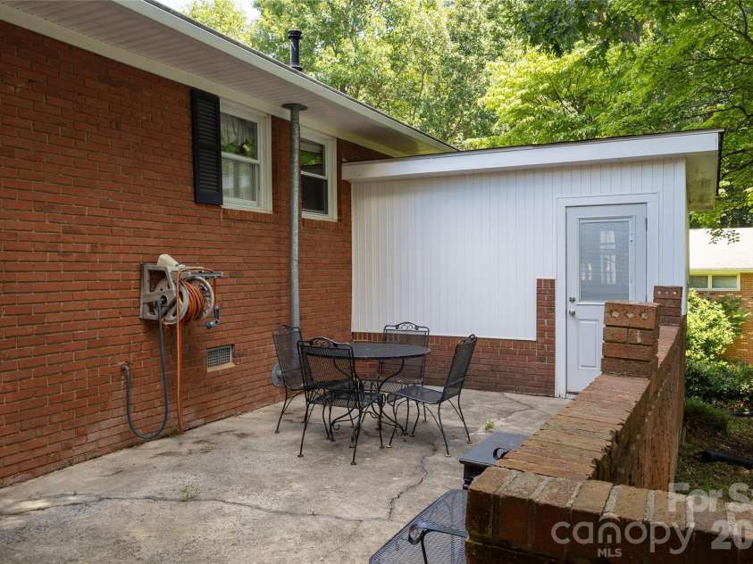 118 Amity Circle, Belmont, NC 28012.  MLS# CAR4388591, YatesRealty ID 28546. 