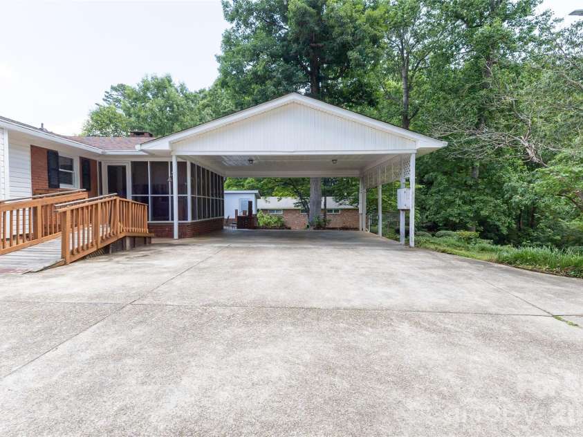 118 Amity Circle, Belmont, NC 28012.  MLS# CAR4388591, YatesRealty ID 28546. 