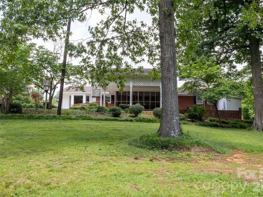 118 Amity Circle, Belmont, NC 28012.  MLS# CAR4388591, YatesRealty ID 28546. 