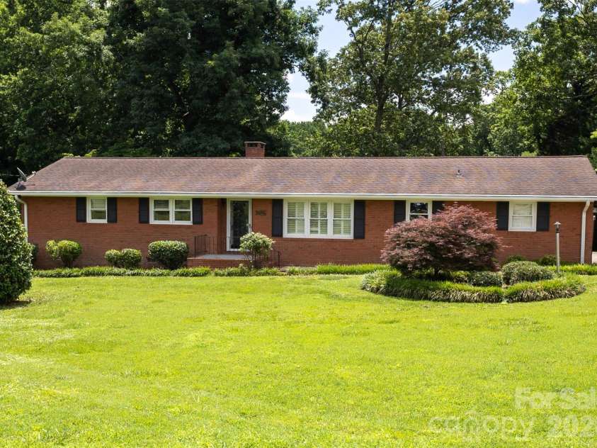 118 Amity Circle, Belmont, NC 28012.  MLS# CAR4388591, YatesRealty ID 28546. 