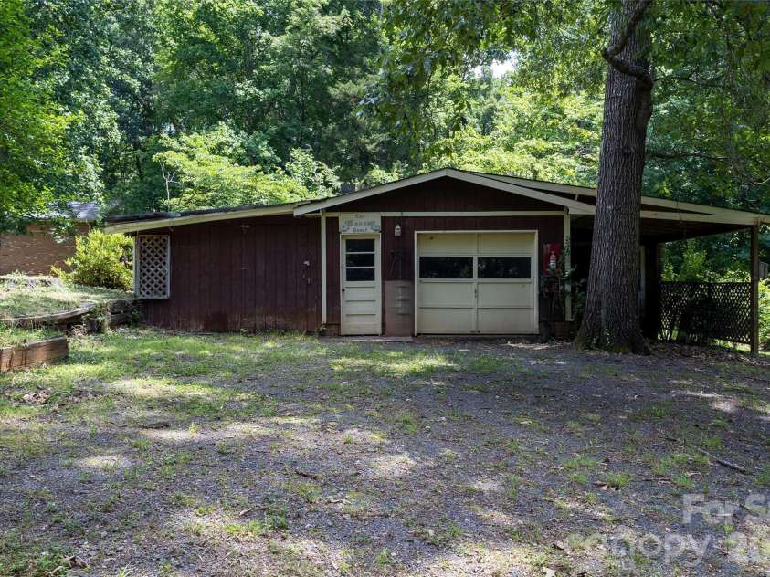 118 Amity Circle, Belmont, NC 28012.  MLS# CAR4388591, YatesRealty ID 28546. 