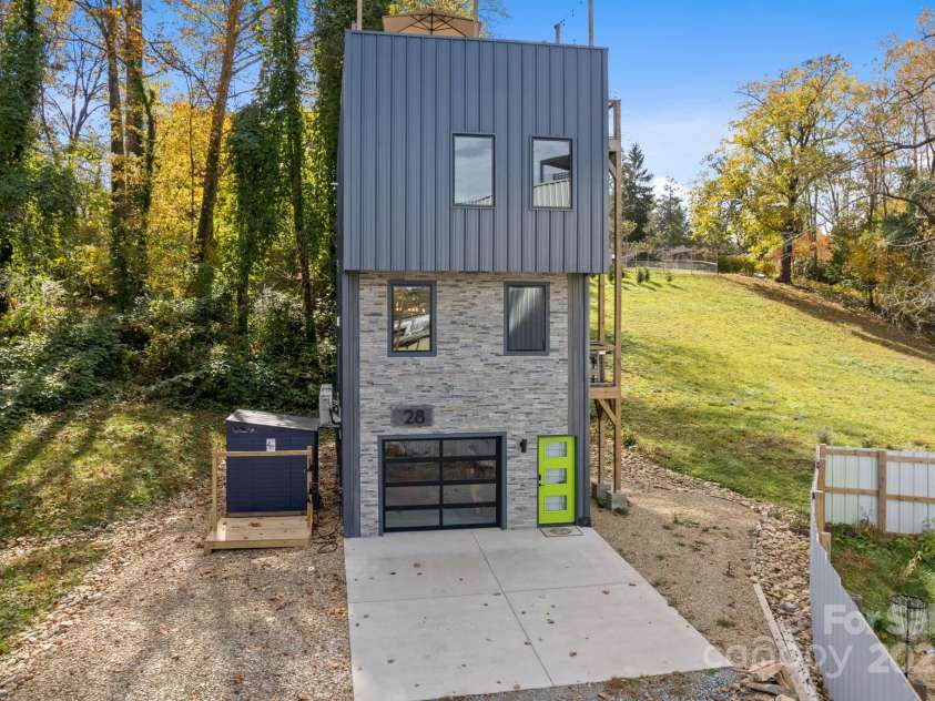 28 Carrick Lane, Brevard, NC 28712.  MLS# CAR4268705, YatesRealty ID 28546. 