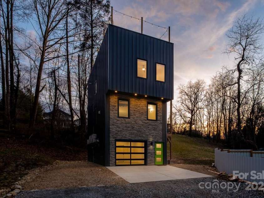 28 Carrick Lane, Brevard, NC 28712.  MLS# CAR4268705, YatesRealty ID 28546. 