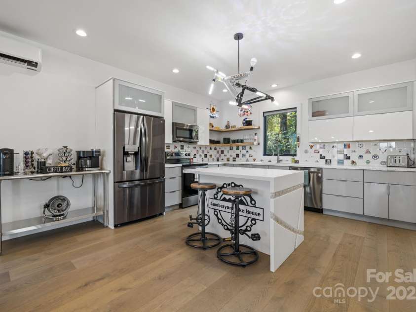 28 Carrick Lane, Brevard, NC 28712.  MLS# CAR4268705, YatesRealty ID 28546. 