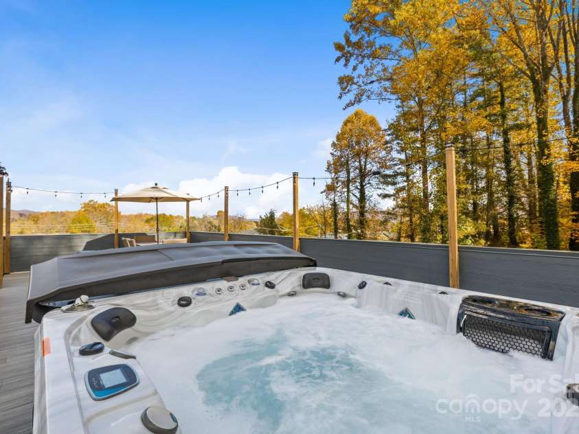28 Carrick Lane, Brevard, NC 28712.  MLS# CAR4268705, YatesRealty ID 28546. 