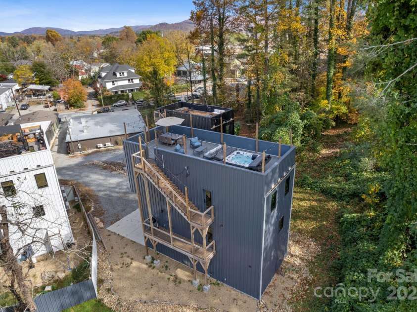 28 Carrick Lane, Brevard, NC 28712.  MLS# CAR4268705, YatesRealty ID 28546. 
