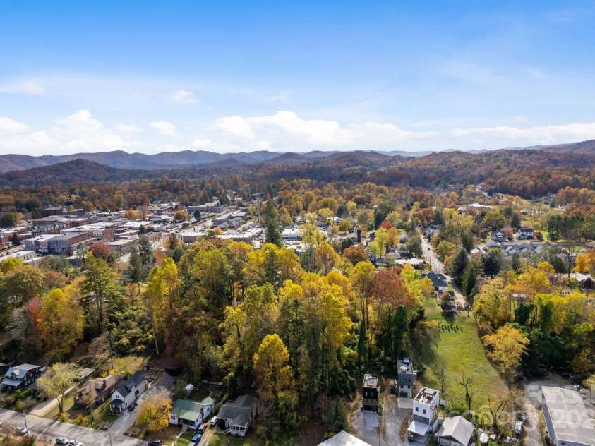 28 Carrick Lane, Brevard, NC 28712.  MLS# CAR4268705, YatesRealty ID 28546. 