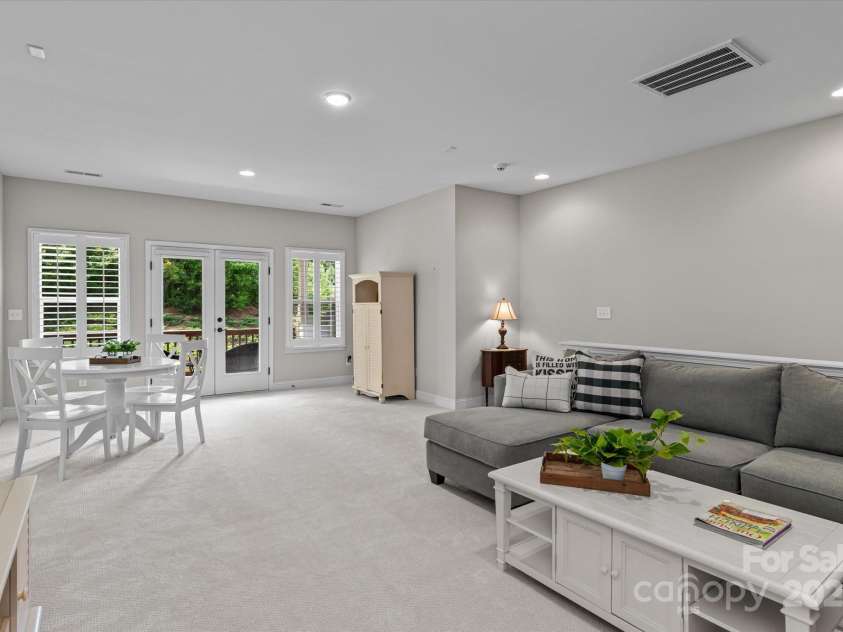 5225 Butternut Drive, Charlotte, NC 28215.  MLS# CAR4284346, YatesRealty ID 28547. Bonus Room