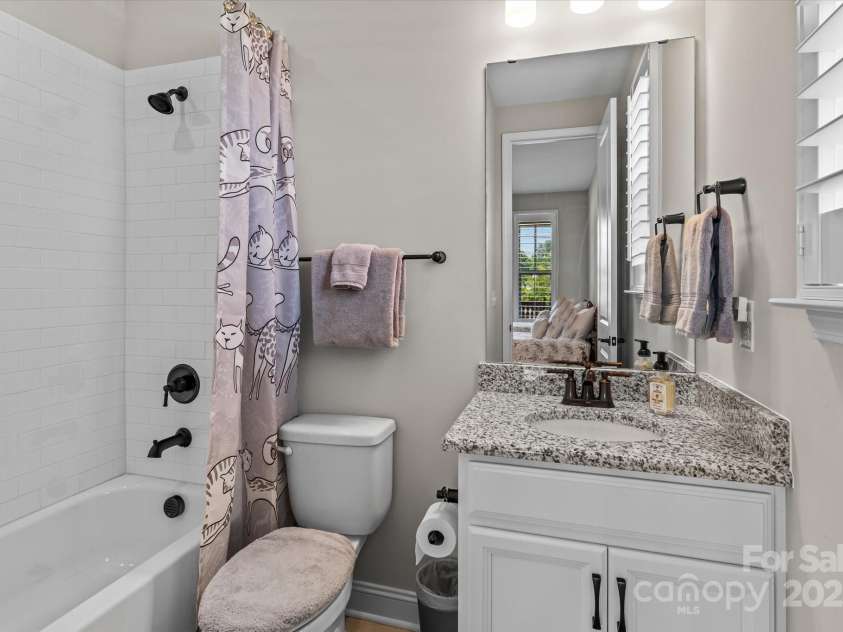 5225 Butternut Drive, Charlotte, NC 28215.  MLS# CAR4284346, YatesRealty ID 28547. En Suite