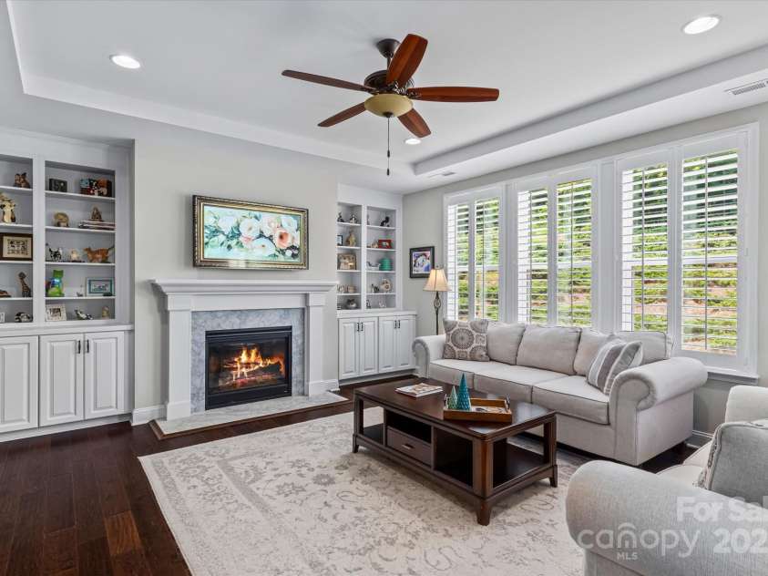 5225 Butternut Drive, Charlotte, NC 28215.  MLS# CAR4284346, YatesRealty ID 28547. Family Room