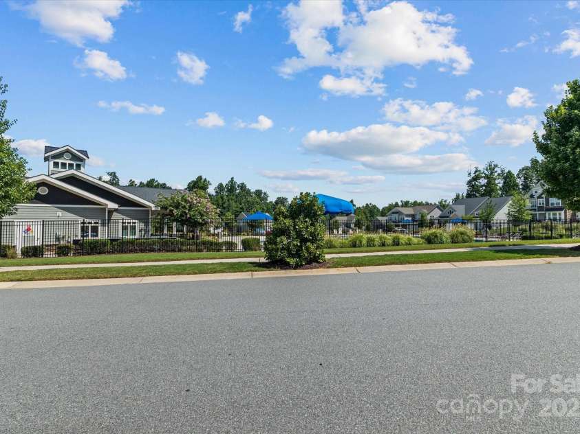 5225 Butternut Drive, Charlotte, NC 28215.  MLS# CAR4284346, YatesRealty ID 28547. Holcomb Woods Pool
