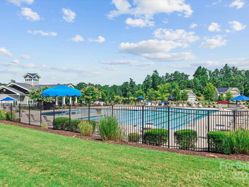 5225 Butternut Drive, Charlotte, NC 28215.  MLS# CAR4284346, YatesRealty ID 28547. Holcomb Woods Pool