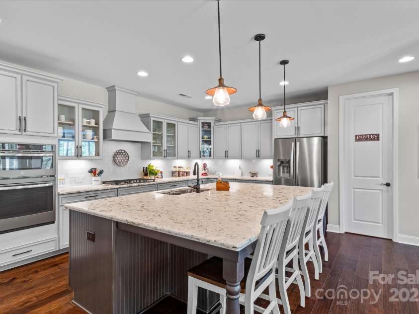 5225 Butternut Drive, Charlotte, NC 28215.  MLS# CAR4284346, YatesRealty ID 28547. Kitchen