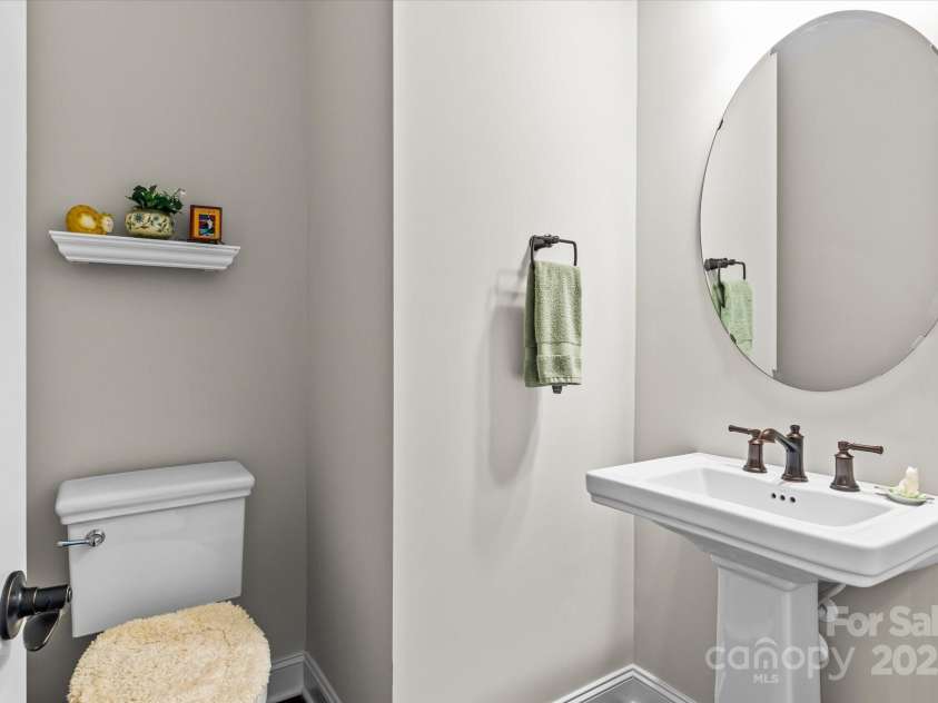 5225 Butternut Drive, Charlotte, NC 28215.  MLS# CAR4284346, YatesRealty ID 28547. Powder Room