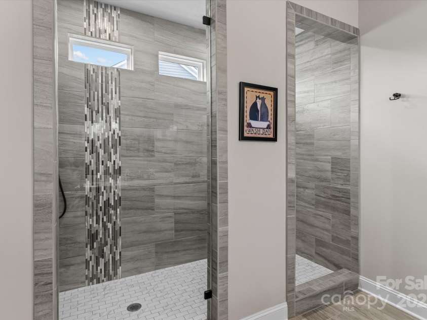 5225 Butternut Drive, Charlotte, NC 28215.  MLS# CAR4284346, YatesRealty ID 28547. Primary Bath