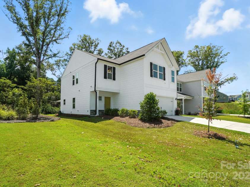 1103 Overland Drive, Dallas, NC 28034.  MLS# CAR4282641, YatesRealty ID 28548. 