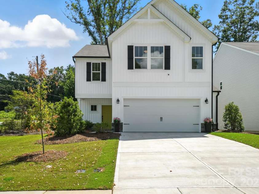 1103 Overland Drive, Dallas, NC 28034.  MLS# CAR4282641, YatesRealty ID 28548. Large corner lot