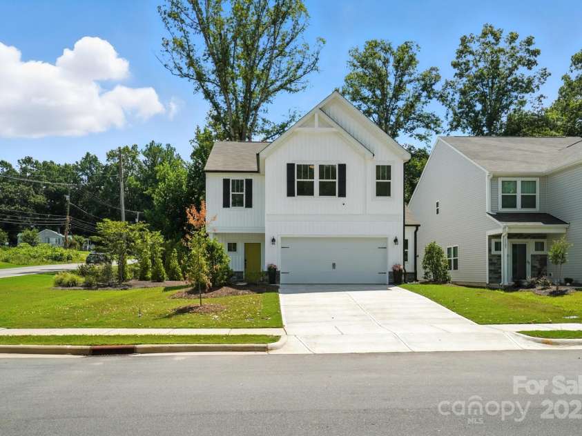 1103 Overland Drive, Dallas, NC 28034.  MLS# CAR4282641, YatesRealty ID 28548. Large corner lot and long driveway