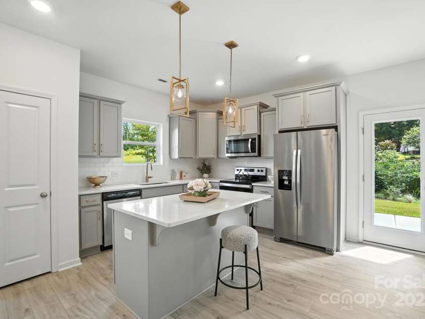 1103 Overland Drive, Dallas, NC 28034.  MLS# CAR4282641, YatesRealty ID 28548. Open kitchen and island
