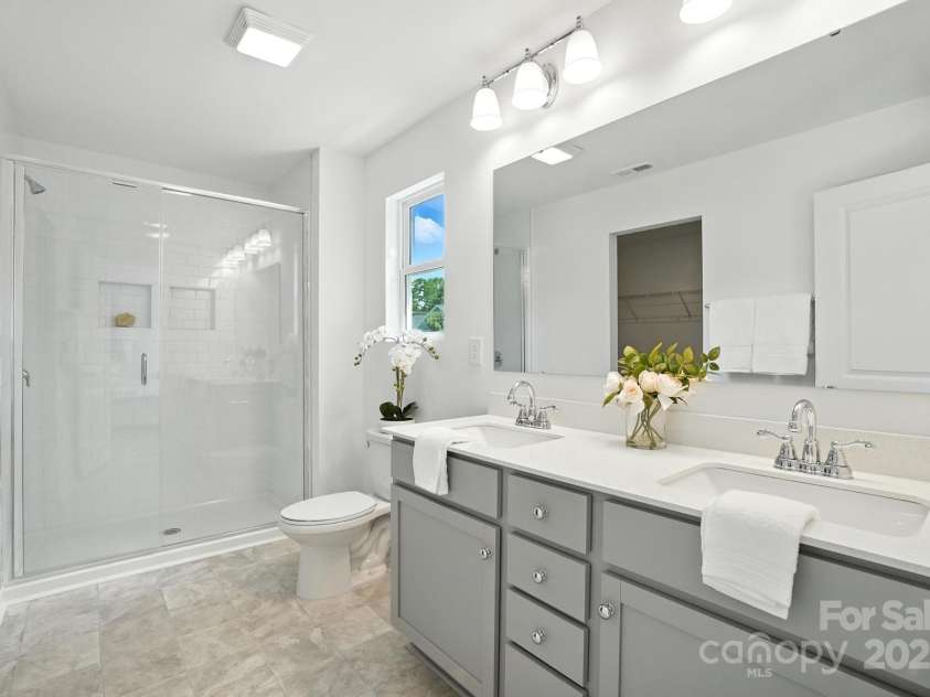 1103 Overland Drive, Dallas, NC 28034.  MLS# CAR4282641, YatesRealty ID 28548. Primary luxury bathroom