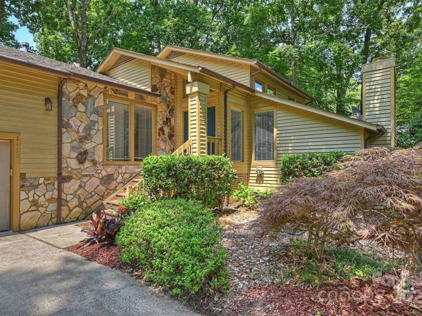 1419 Jules Court, Charlotte, NC 28226.  MLS# CAR4272496, YatesRealty ID 28549. 