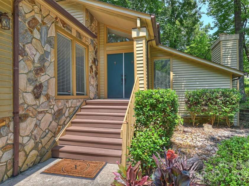 1419 Jules Court, Charlotte, NC 28226.  MLS# CAR4272496, YatesRealty ID 28549. 