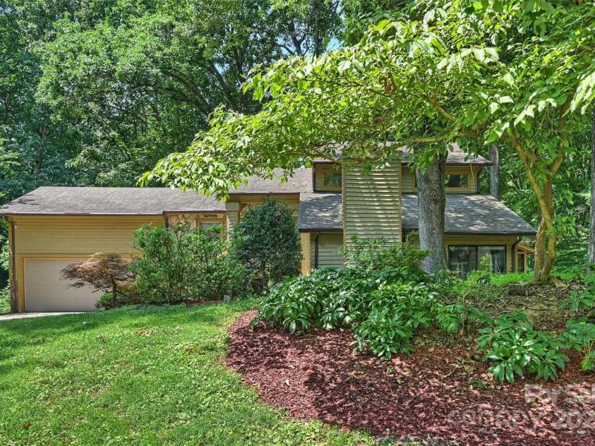 1419 Jules Court, Charlotte, NC 28226.  MLS# CAR4272496, YatesRealty ID 28549. 