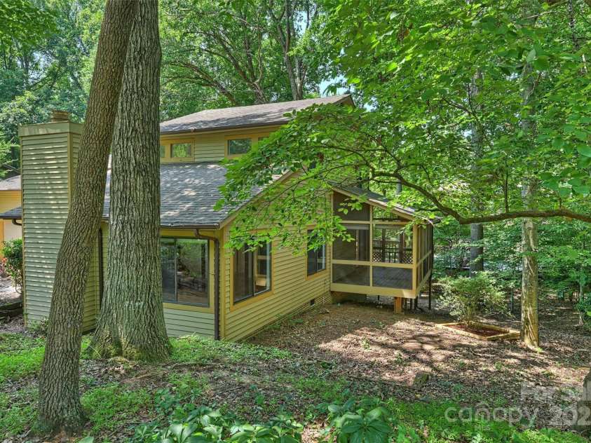 1419 Jules Court, Charlotte, NC 28226.  MLS# CAR4272496, YatesRealty ID 28549. 