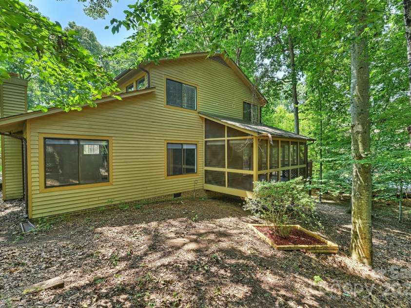 1419 Jules Court, Charlotte, NC 28226.  MLS# CAR4272496, YatesRealty ID 28549. 