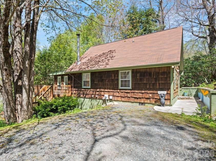 615 Leisure Acres Lane, Boone, NC 28607.  MLS# CAR4389319, YatesRealty ID 28549. 