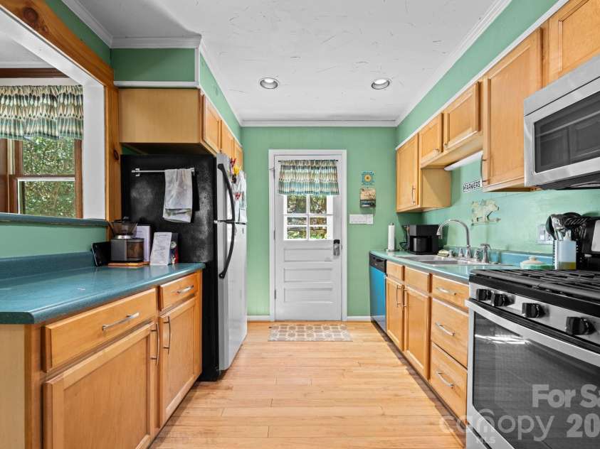 615 Leisure Acres Lane, Boone, NC 28607.  MLS# CAR4389319, YatesRealty ID 28549. 