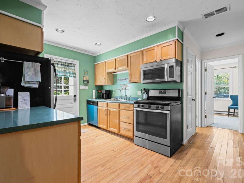 615 Leisure Acres Lane, Boone, NC 28607.  MLS# CAR4389319, YatesRealty ID 28549. 