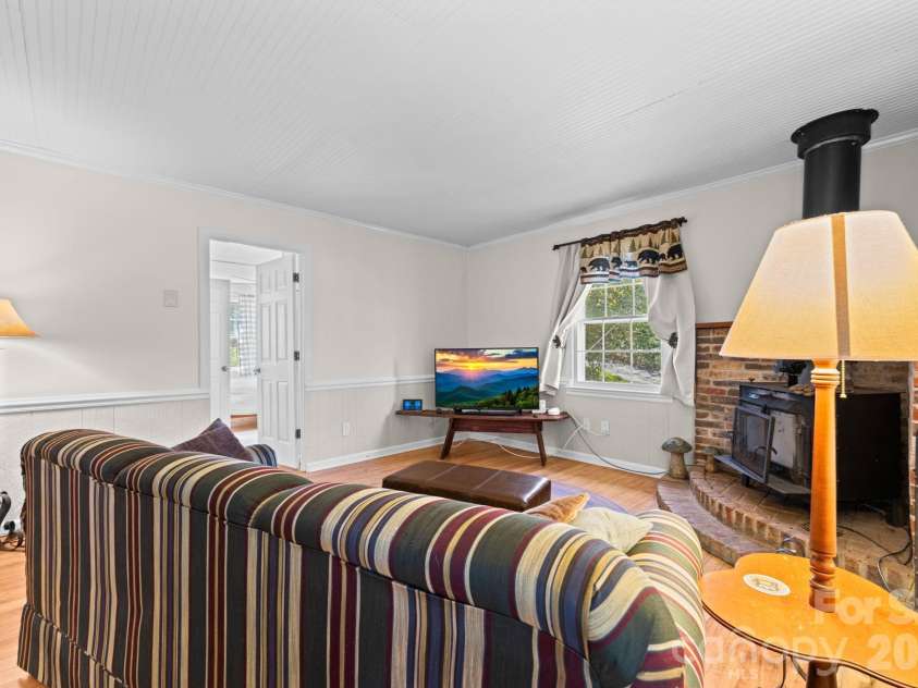615 Leisure Acres Lane, Boone, NC 28607.  MLS# CAR4389319, YatesRealty ID 28549. 