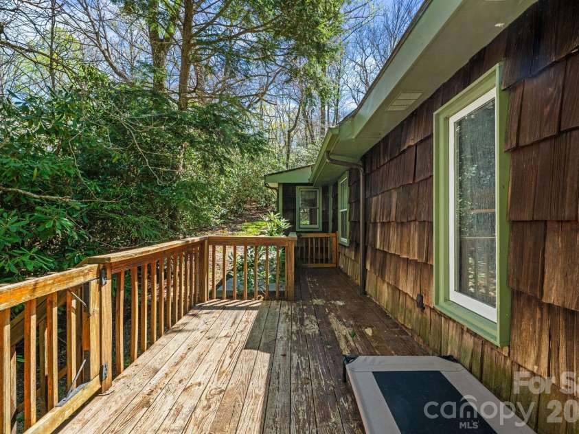 615 Leisure Acres Lane, Boone, NC 28607.  MLS# CAR4389319, YatesRealty ID 28549. 