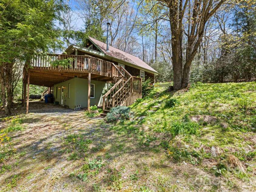 615 Leisure Acres Lane, Boone, NC 28607.  MLS# CAR4389319, YatesRealty ID 28549. 