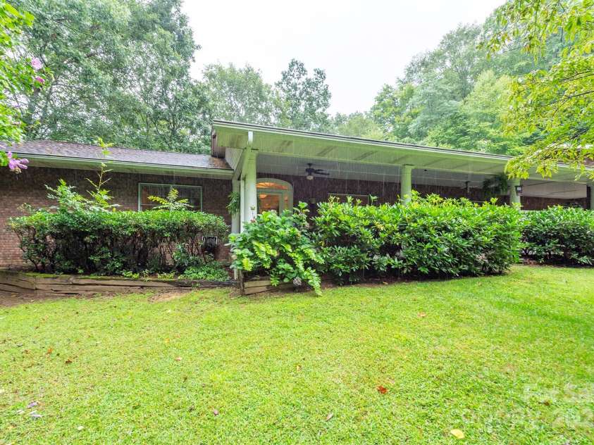 695 Chestnut Mountain Road, Canton, NC 28716.  MLS# CAR4300262, YatesRealty ID 2855. 