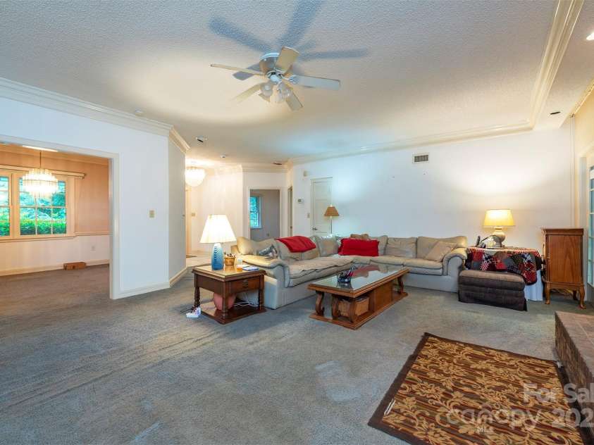 695 Chestnut Mountain Road, Canton, NC 28716.  MLS# CAR4300262, YatesRealty ID 2855. 