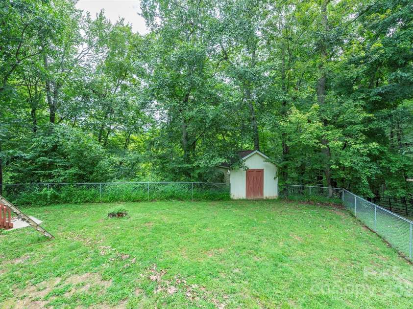 695 Chestnut Mountain Road, Canton, NC 28716.  MLS# CAR4300262, YatesRealty ID 2855. 