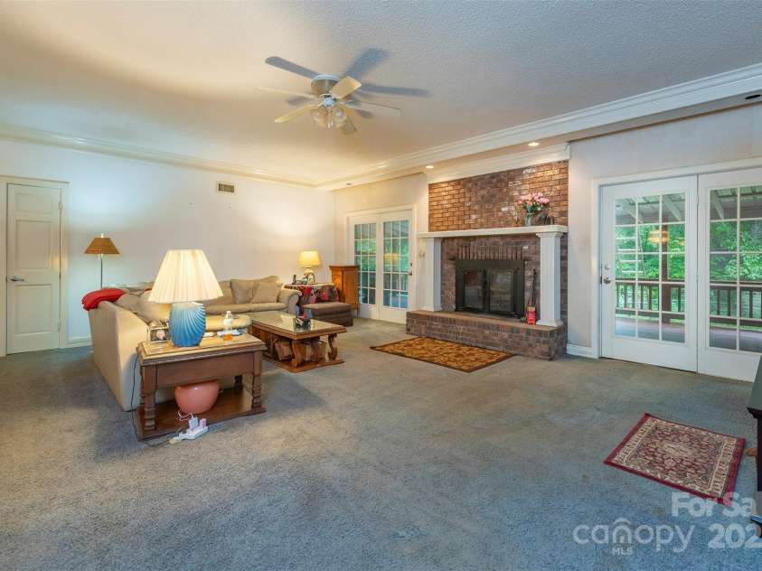 695 Chestnut Mountain Road, Canton, NC 28716.  MLS# CAR4300262, YatesRealty ID 2855. 