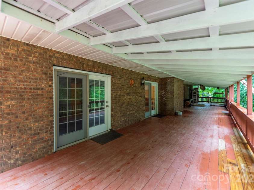 695 Chestnut Mountain Road, Canton, NC 28716.  MLS# CAR4300262, YatesRealty ID 2855. 