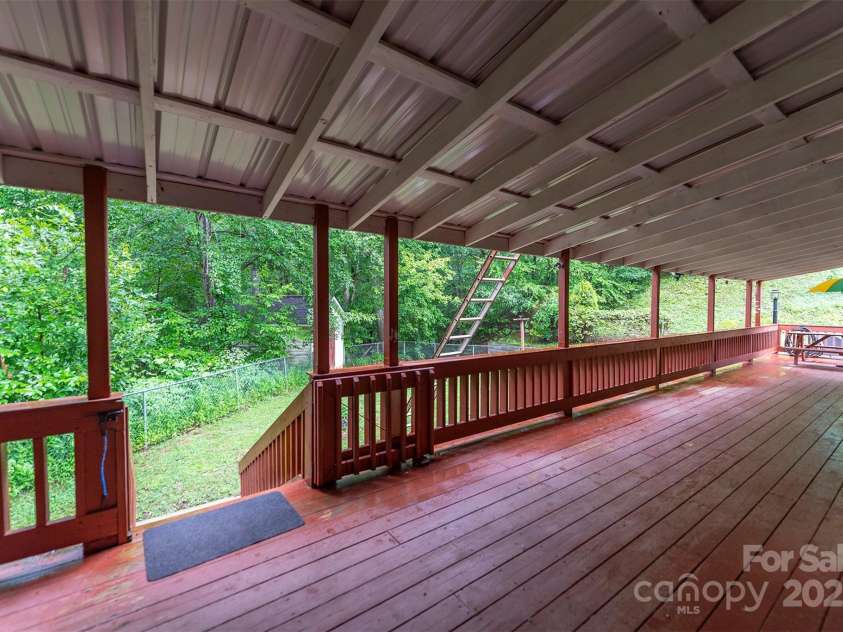 695 Chestnut Mountain Road, Canton, NC 28716.  MLS# CAR4300262, YatesRealty ID 2855. 