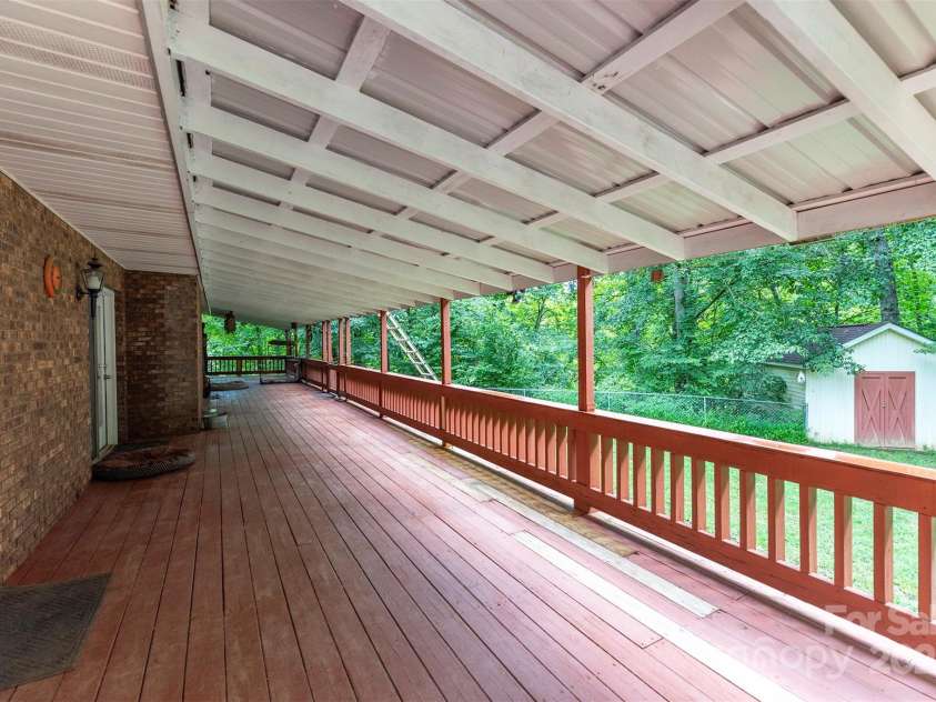695 Chestnut Mountain Road, Canton, NC 28716.  MLS# CAR4300262, YatesRealty ID 2855. 