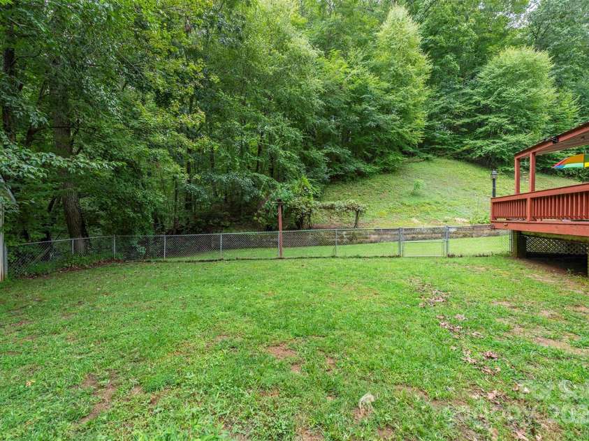 695 Chestnut Mountain Road, Canton, NC 28716.  MLS# CAR4300262, YatesRealty ID 2855. 