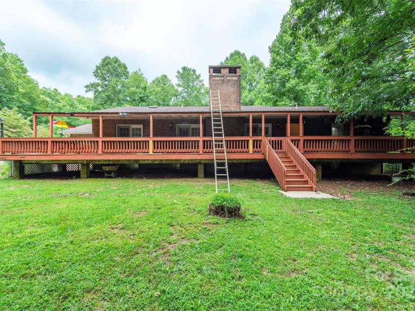 695 Chestnut Mountain Road, Canton, NC 28716.  MLS# CAR4300262, YatesRealty ID 2855. 