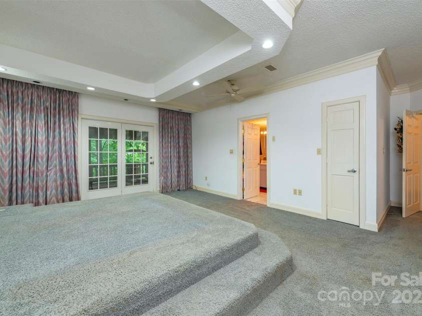 695 Chestnut Mountain Road, Canton, NC 28716.  MLS# CAR4300262, YatesRealty ID 2855. 