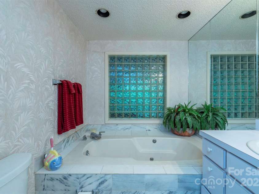 695 Chestnut Mountain Road, Canton, NC 28716.  MLS# CAR4300262, YatesRealty ID 2855. 
