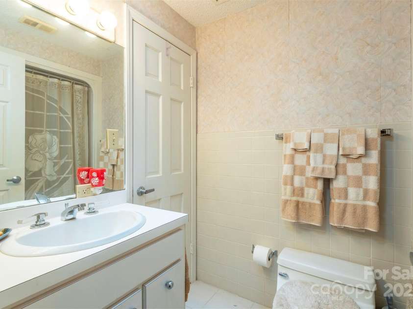 695 Chestnut Mountain Road, Canton, NC 28716.  MLS# CAR4300262, YatesRealty ID 2855. 